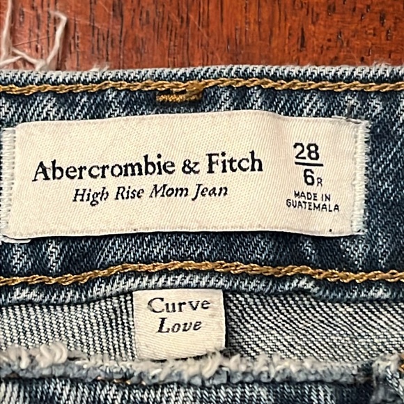 Abercrombie & Fitch High Rise Mom Jeans Size 28 or 6 Distressed - Picture 2 of 11